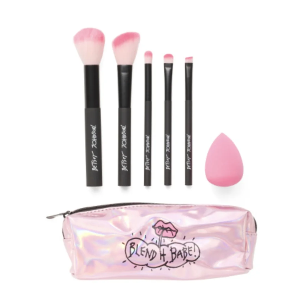 🆕 📢LAST ONE... Betsey Johnson Blend It Babe Makeup Kit.